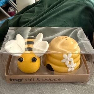 Tag Bee & Hive Ceramic Salt and Pepper Set - Yellow & White